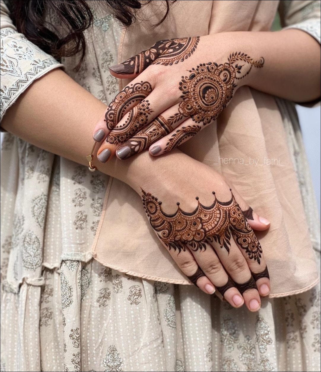 back-hand-mehndi-design-simple