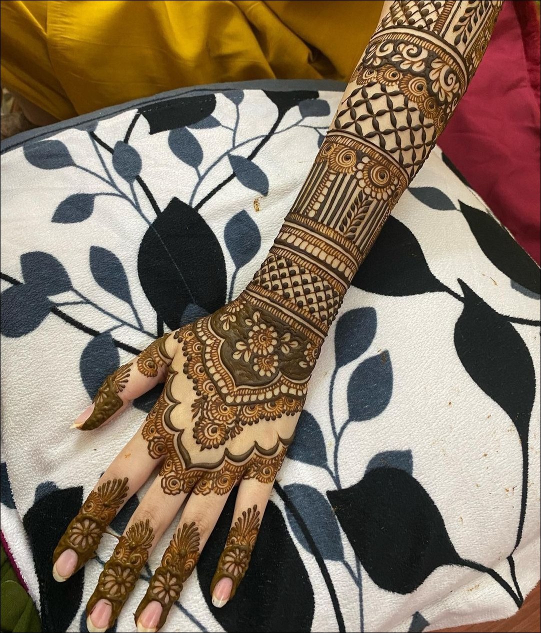 back-hand-mehndi-design-simple
