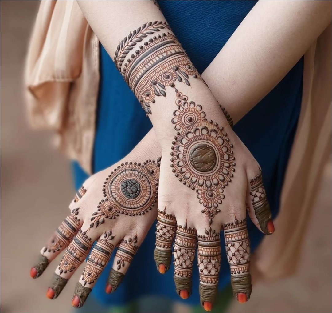 back-hand-mehndi-design-simple
