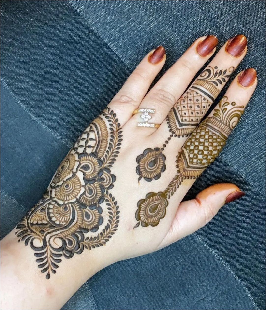 easy-back-hand-mehndi-design