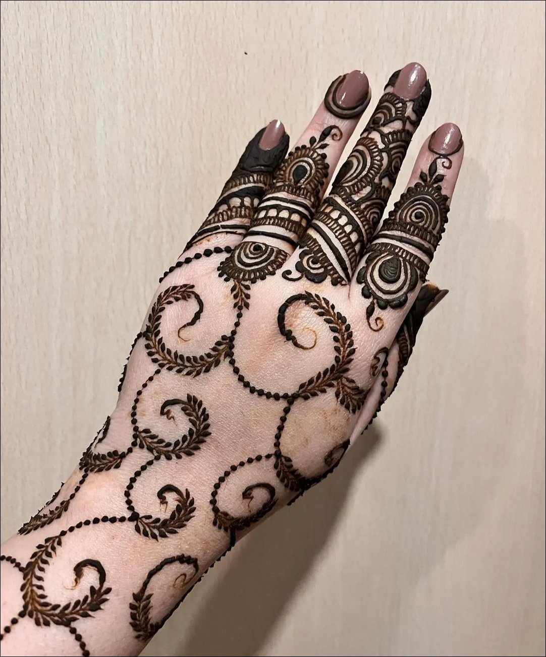 instagram-modern-back-hand-mehndi-design