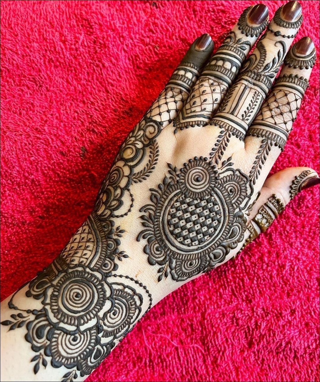 simple-back-hand-mehndi-design