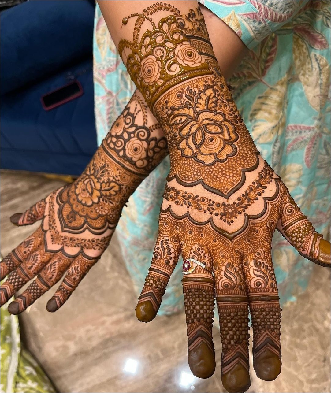 simple-back-hand-mehndi-design