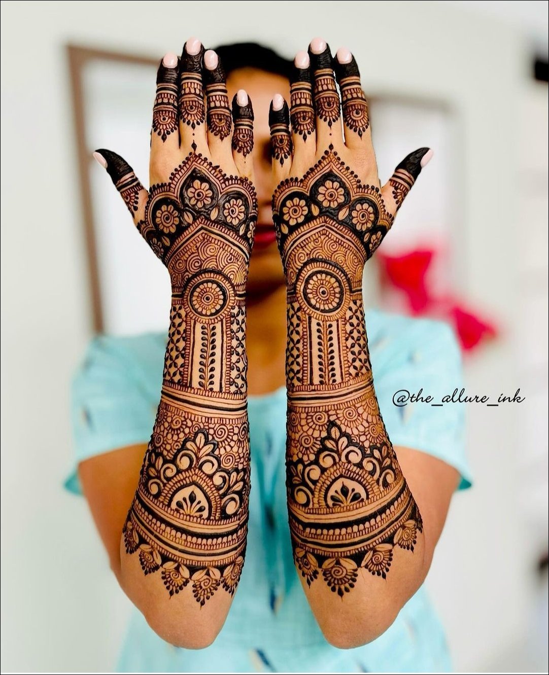 simple-back-hand-mehndi-design