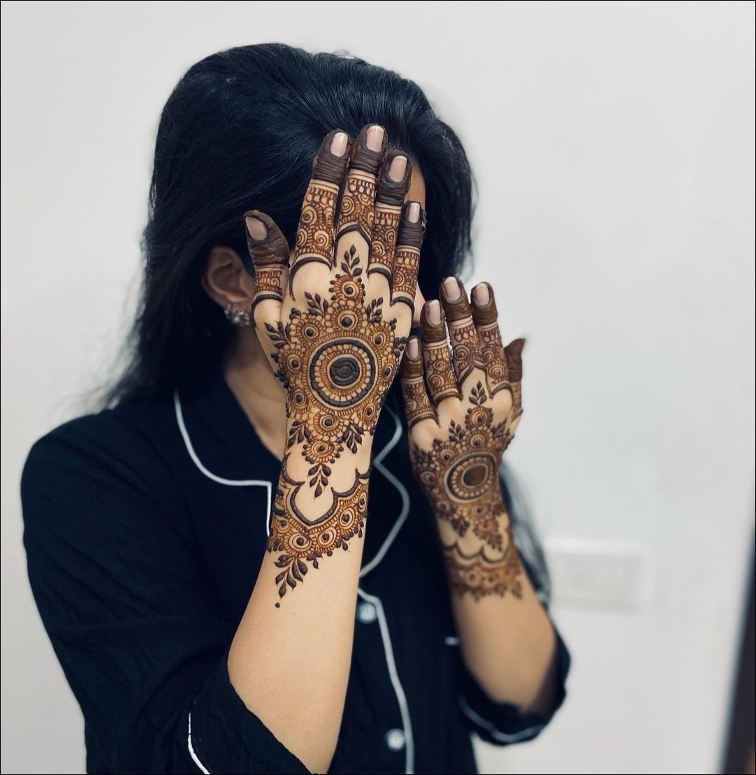 simple-back-hand-mehndi-design
