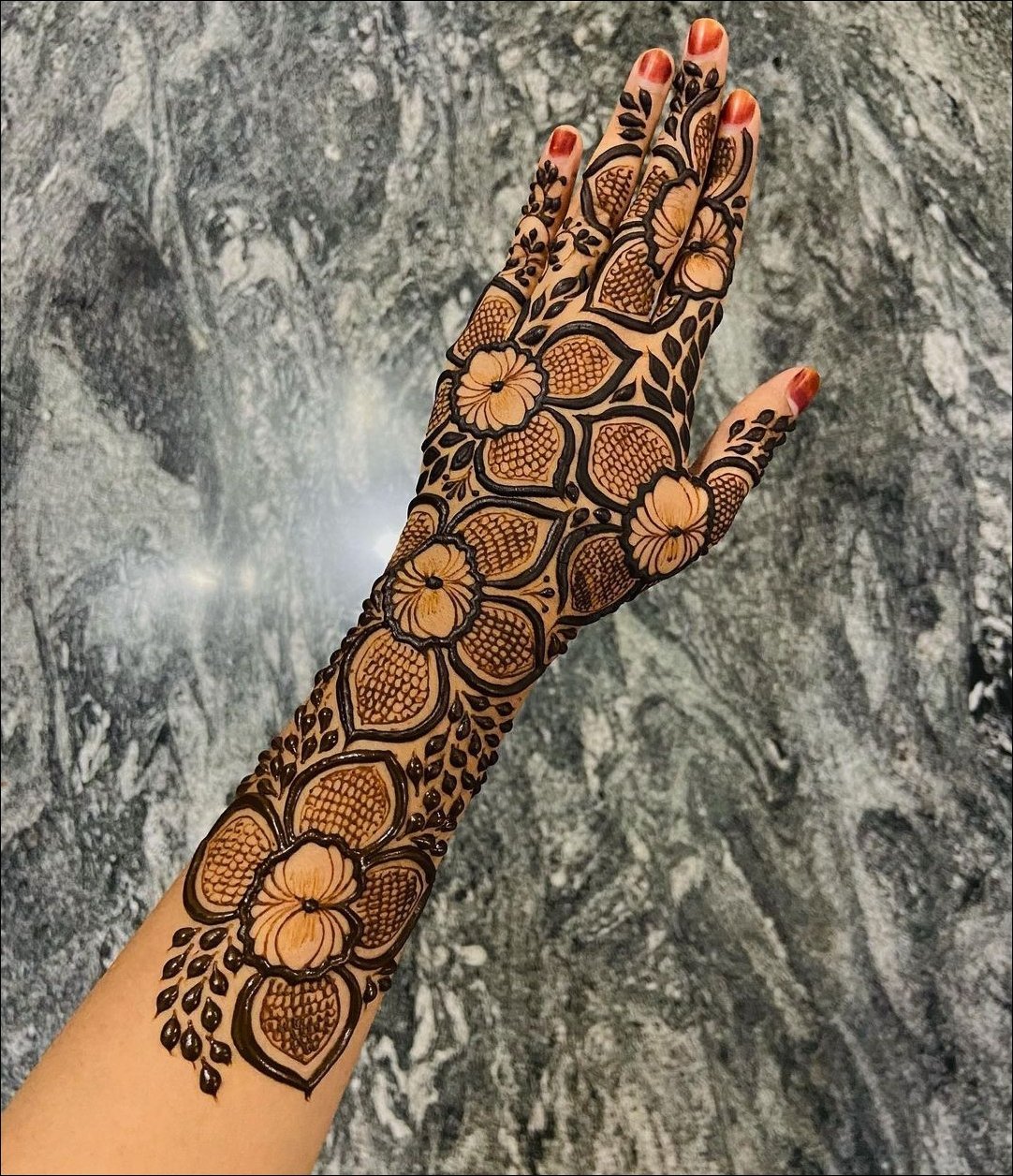 simple-back-hand-mehndi-design