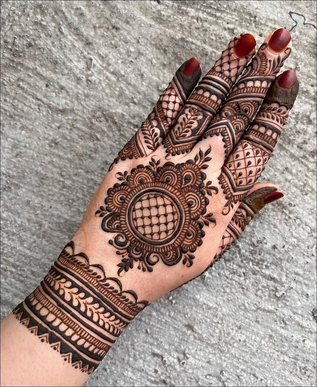 simple-back-hand-mehndi-design