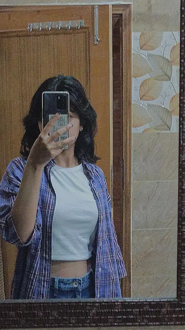 cigarette in girl hand real pic cigarette in girl hand real pic